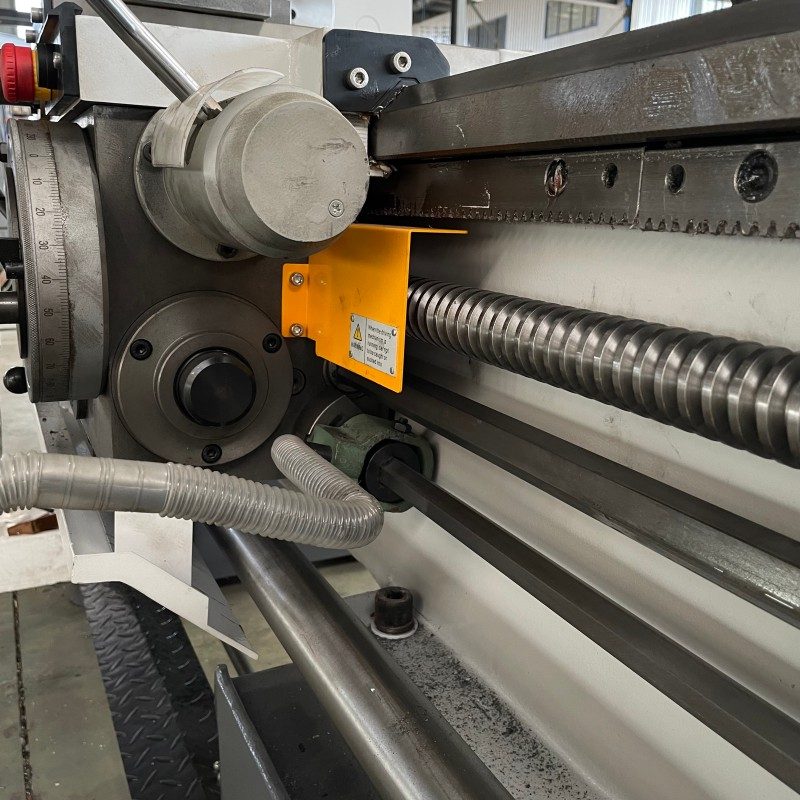 Eco-friendly heavy duty metal lathe